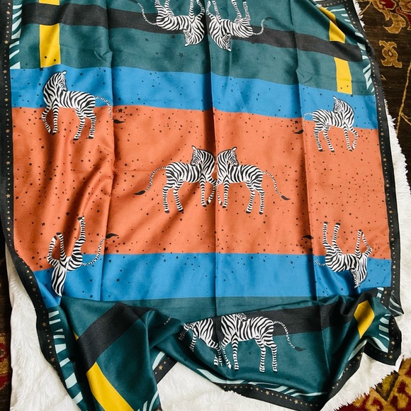 Ann Taylor Large Zebra 🦓 Shawl/Scarf - Picture 7 of 8